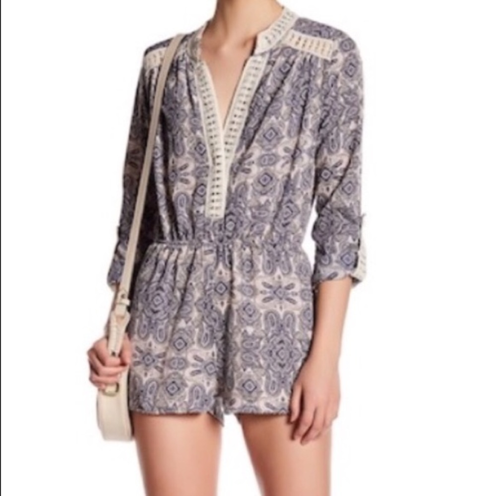 Romeo & Juliet Couture Sexy Paisley Print Romper - Picture 1 of 9